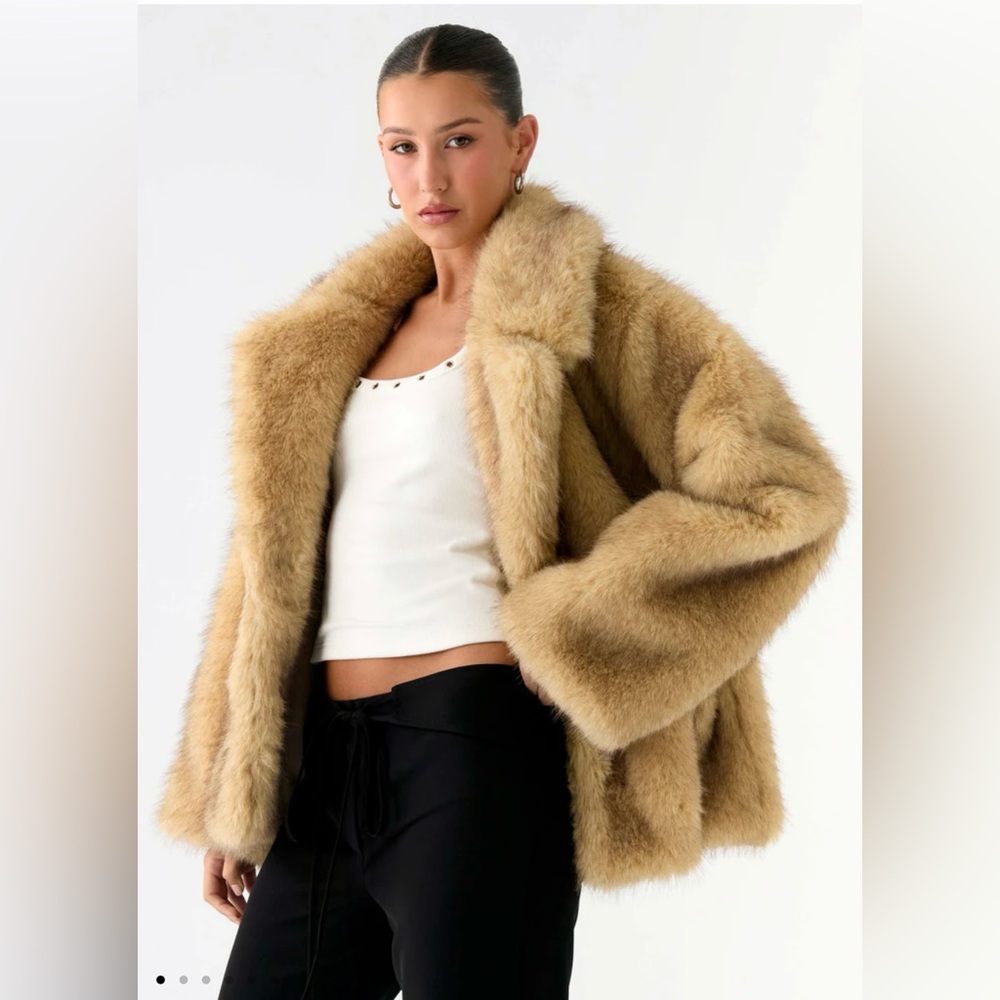 Peppermayo Exclusive - Milika Faux Fur Coat - Beige